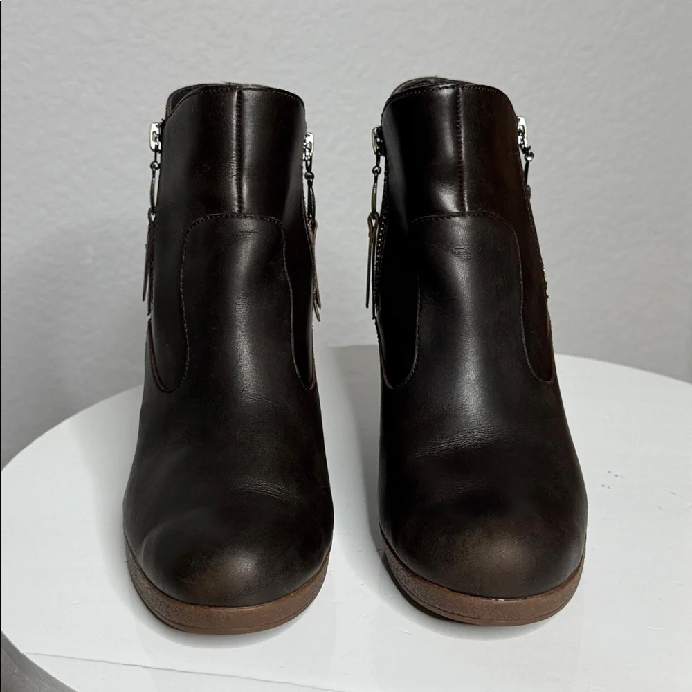 UGG MYRNA DISTRESSED BROWN LEATHER ZIPPER DETAIL WEDGE ANKLE BOOTIES